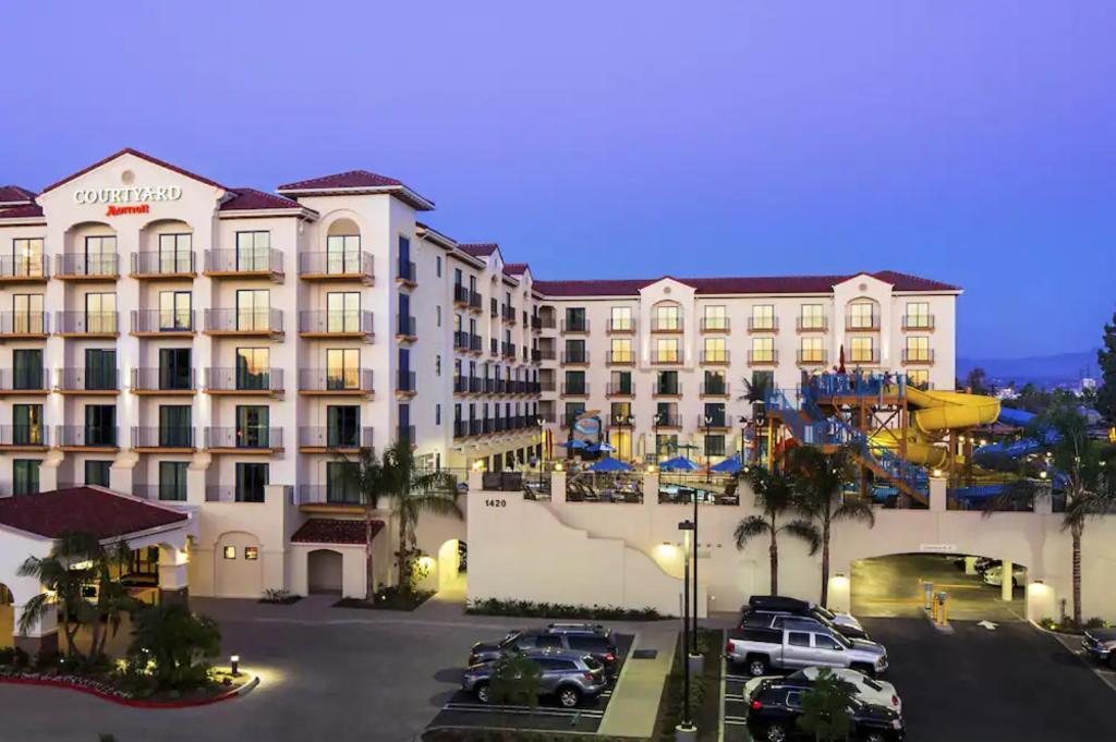 Courtyard By Marriott Anaheim Theme Park Entrance Hotel Exterior photo