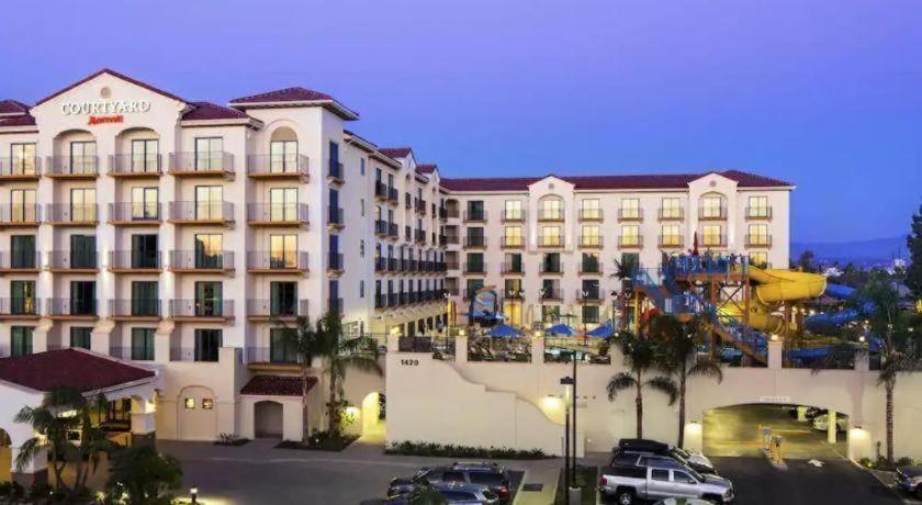 Courtyard By Marriott Anaheim Theme Park Entrance Hotel Exterior photo